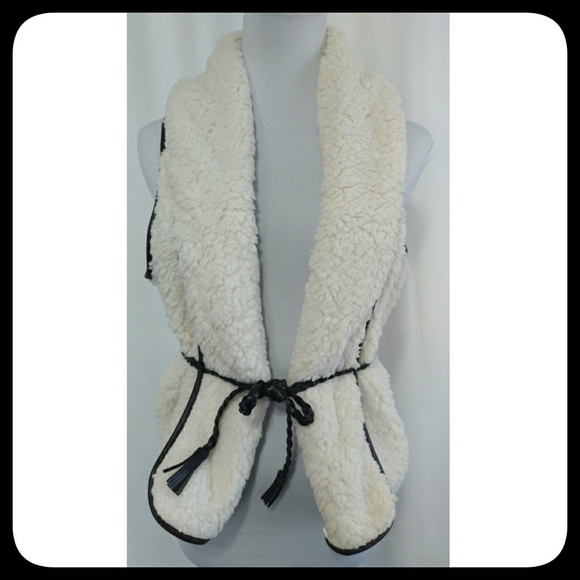 Cream Faux Fur Vest - Picture 2 of 8